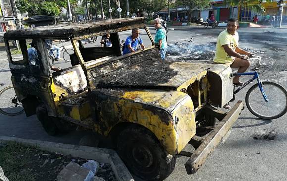 Un carro fue incinerado en el municipio de Apartadó. FOTO MANUEL SALDARRIAGA Un carro fue incinerado en el municipio de Apartadó. FOTO MANUEL SALDARRIAGA