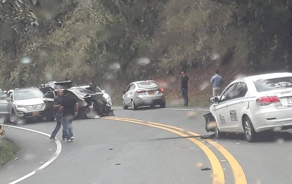 Accidente en la vía Las Palmas. FOTO CORTESÍA GUARDIANES ANTIOQUIA