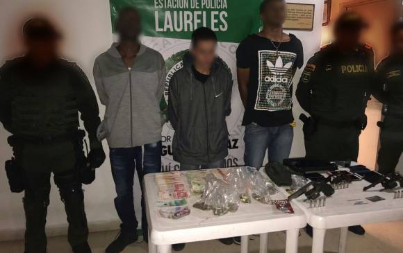 Tres de los capturados en el hecho. FOTO POLICÍA Tres de los capturados en el hecho. FOTO POLICÍA