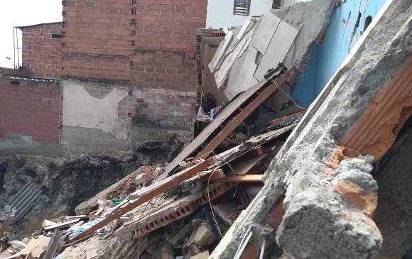 Lugar del desplome de las casas en el barrio Doce de Octubre de Medellín. FOTOS CORTESÍA JUAN CARLOS LÓPEZ Lugar del desplome de las casas en el barrio Doce de Octubre de Medellín. FOTOS CORTESÍA JUAN CARLOS LÓPEZ