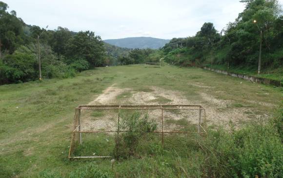 2. Esta es la cancha que queda en la zona.