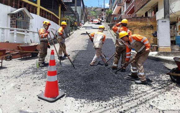 Trabajos en la malla vial de Medellín. FOTOS CORTESÍA SECRETARÍA DE INFRAESTRUCTURA Trabajos en la malla vial de Medellín. FOTOS CORTESÍA SECRETARÍA DE INFRAESTRUCTURA