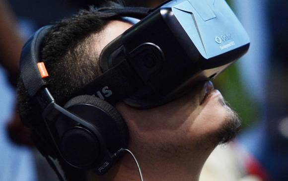 Oculus VR lanzará al mercado sus gafas de realidad virtual Oculus Rift el primer trimestre del año que viene que funcionará inicialmente con un mando de Xbox One y contará con una oferta mínima de ocho juegos. FOTO AP Oculus VR lanzará al mercado sus gafas de realidad virtual Oculus Rift el primer trimestre del año que viene que funcionará inicialmente con un mando de Xbox One y contará con una oferta mínima de ocho juegos. FOTO AP