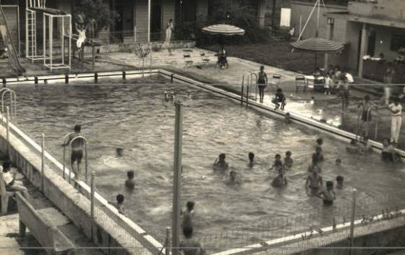 Zona de la piscina en el Hotel Magdalena en la actualidad y en la década de 1950. FOTOS JULIO CÉSAR HERRERA Y CORTESÍA EJÉRCITO Zona de la piscina en el Hotel Magdalena en la actualidad y en la década de 1950. FOTOS JULIO CÉSAR HERRERA Y CORTESÍA EJÉRCITO