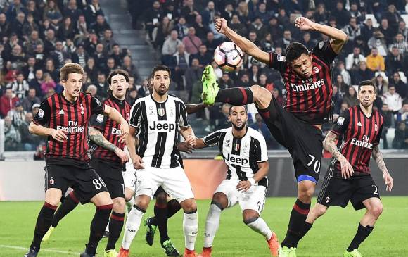 Carlos Bacca fue titular con Milan. FOTO EFE Carlos Bacca fue titular con Milan. FOTO EFE