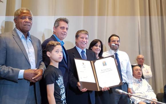 Hernán Darío “Bolillo” Gómez recibió la orden Don Juan del Corral Grado Oro del Concejo de Medellín