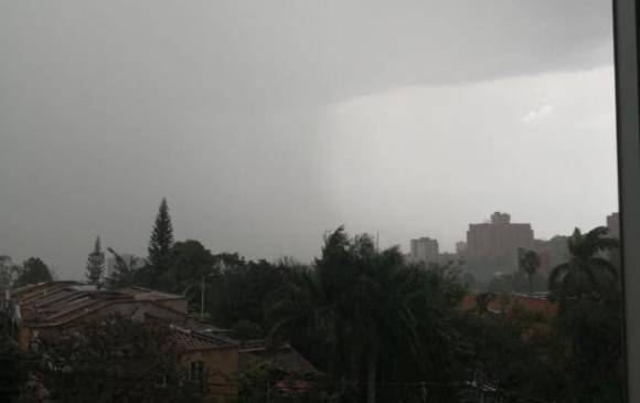Lluvia de este miércoles. FOTO @reciclait