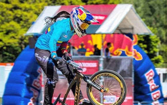 Mariana Pajón sufre caída en Holanda