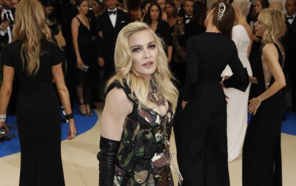 Madonna se arriesgó con un vestido de estampado militar. Foto: Reuters. Madonna se arriesgó con un vestido de estampado militar. Foto: Reuters.