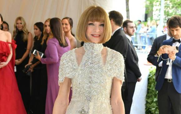 1. La editora de Vogue, Anna Wintour, de Chanel. 2. La cantante británica Rita Ora con un diseño de Prada. 3. Lynda Carter como toda una reina católica. Vestido de Zac Posen. y 4. Rihanna, controversial, vestida como Papa. FOTOs AFP