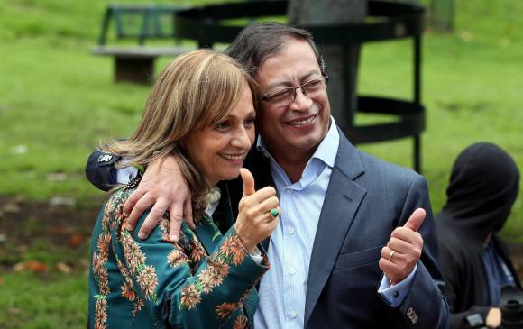 Petro ha trabajado de la mano de su fórmula vicepresidencial, Ángela M. Robledo, en la tarea de atraer defensores del Acuerdo. FOTO EFE