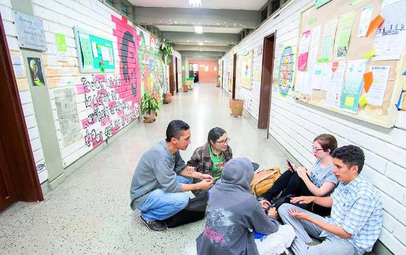 La sede administrativa de la escuela ocupa el tercer piso del bloque 12. Por ahí rondan los estudiantes. FOTO Donaldo Zuluaga La sede administrativa de la escuela ocupa el tercer piso del bloque 12. Por ahí rondan los estudiantes. FOTO Donaldo Zuluaga
