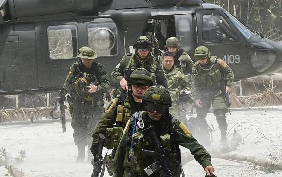 La muerte de 10 militares en Cauca en abril ocasionó la reanudación de bombardeos a las Farc. FOTO afp