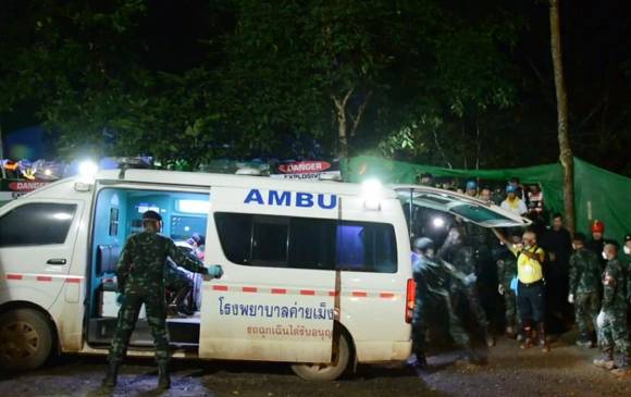 Tailandia: así salían de la cueva inundada los nenes rescatados Tailandia: así salían de la cueva inundada los nenes rescatados