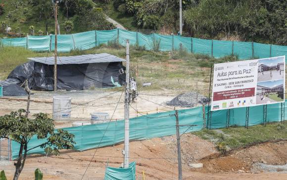 El terreno de la escuela San Francisco donde se adelantan labores para el colegio. FOTOS Edwin Bustamante y Robinson Sáenz