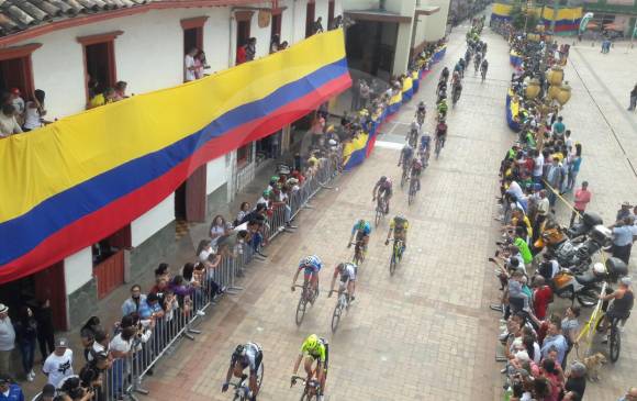 Los 168 ciclistas que disputan el Tour Colombia 2.1 a su paso por el municipio de El Carmen de Viboral. FOTO JUAN ANTONIO SÁNCHEZ Los 168 ciclistas que disputan el Tour Colombia 2.1 a su paso por el municipio de El Carmen de Viboral. FOTO JUAN ANTONIO SÁNCHEZ