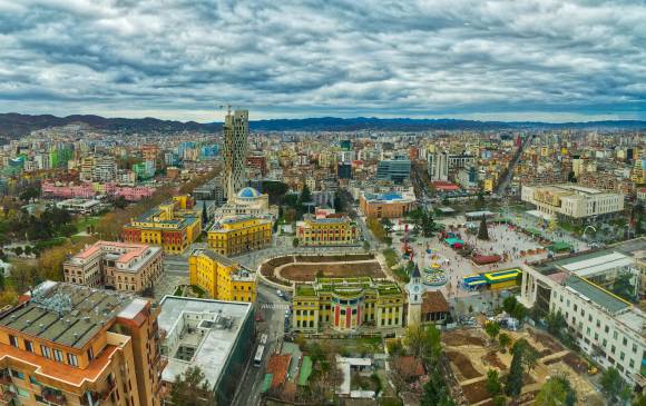 Tirana, capital de Albania y famosa por sus mercados gitanos. FOTO SSTOCK Tirana, capital de Albania y famosa por sus mercados gitanos. FOTO SSTOCK