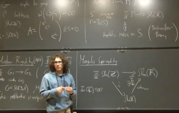 Sebastián Hurtado explica la conjetura de Zimmer en una clase en la Universidad de Chicago. FOTO Pantallazo de YouTube Sebastián Hurtado explica la conjetura de Zimmer en una clase en la Universidad de Chicago. FOTO Pantallazo de YouTube