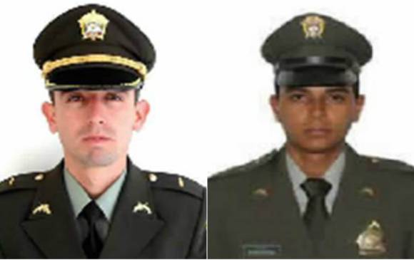 Subteniente Jorge Eliécer Alzate Patiño y el patrullero Óscar Iván Córdoba Ramírez. FOTO CORTESÍA POLICÍA NACIONAL. 
