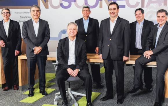 De izq. a der: Roberto Steiner (Fedesarrollo), David Bojanini (Sura), Gonzalo Pérez (Suramericana), Arturo Condo (consultor), Hernando J. Gómez (excodirector Emisor), Andrés Felipe Mejía (empresario) y Luis Fdo. Restrepo (Crystal). FOTO CORTESÍA BANCOLOMBIA De izq. a der: Roberto Steiner (Fedesarrollo), David Bojanini (Sura), Gonzalo Pérez (Suramericana), Arturo Condo (consultor), Hernando J. Gómez (excodirector Emisor), Andrés Felipe Mejía (empresario) y Luis Fdo. Restrepo (Crystal). FOTO CORTESÍA BANCOLOMBIA