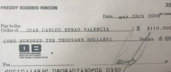 El supuesto cheque sin fondos que, según el abogado de Henao, les entregó Freddy Rincón. FOTO COLPRENSA - LA PATRIA El supuesto cheque sin fondos que, según el abogado de Henao, les entregó Freddy Rincón. FOTO COLPRENSA - LA PATRIA