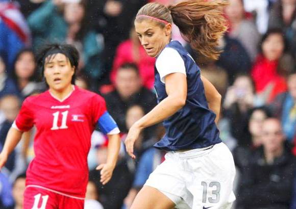Reuters - Alex Morgan integrante de la selección estadounidense de fútbol femenino encabeza la lista de las mujeres más bellas que participan en los Juegos Olímpicos. Juzguen ustedes.