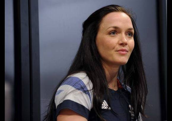 Reuters - La británica Victoria Pendleton es campeona en las pistas de ciclismo y fuera de ellas también pelea como la deportista más bella de Londres 2012.