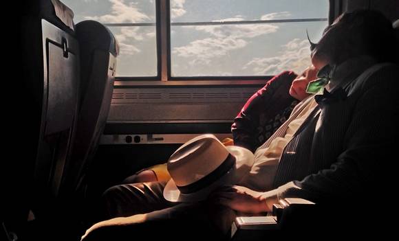 Y el tercer lugar fue para Yvonne Lu, con esta imagen de una pareja dormida en un tren que va del valle del río Hudson hasta Nueva York. Foto: IPPAwards.com