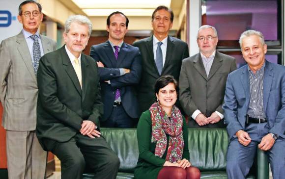 De izq. a der.: Carlos Caballero (exministro), Santiago Montenegro (Asofondos), Camilo Zea (Pronus), Carlos Felipe Londoño (rector EIA), María Ximena Cadena viceministra Hacienda) Jesús Aristizábal (exdirectivo EPM), Carlos M. Giraldo (Éxito). FOTO COLPRENSA De izq. a der.: Carlos Caballero (exministro), Santiago Montenegro (Asofondos), Camilo Zea (Pronus), Carlos Felipe Londoño (rector EIA), María Ximena Cadena viceministra Hacienda) Jesús Aristizábal (exdirectivo EPM), Carlos M. Giraldo (Éxito). FOTO COLPRENSA