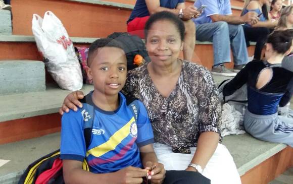 Santiago Parra Berrío, en plena competencia en Envigado. Su mamá, Elizabeth, viajó desde Bogotá a verlo. FOTOs jaime Pérez
