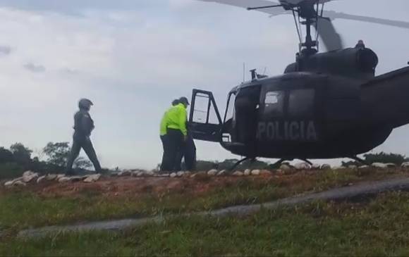 Alias Conejo fue transportado en un helicóptero de la fuerza pública. FOTO CORTESÍA POLICÍA NACIONAL Alias Conejo fue transportado en un helicóptero de la fuerza pública. FOTO CORTESÍA POLICÍA NACIONAL