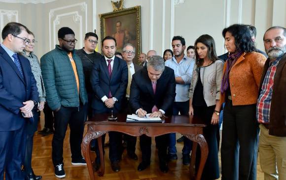 Acuerdo entre estudiantes y Gobierno Acuerdo entre estudiantes y Gobierno