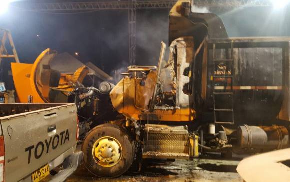 Así quedaron los carros de los contratistas de Hidroituango quemados en Valdivia. FOTOS CORTESÍA ALCALDÍA DE VALDIVIA Así quedaron los carros de los contratistas de Hidroituango quemados en Valdivia. FOTOS CORTESÍA ALCALDÍA DE VALDIVIA