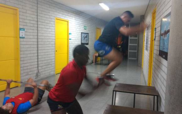 El entrenamiento es arduo y pese a que algunos son de físicos imponentes, mantienen su agilidad.