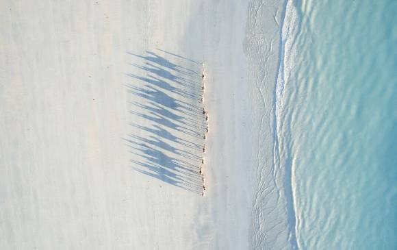 El segundo lugar en viajes fue para esta imagen tomada en Cable Beach, Australia. FOTO Cortesía Todd Kennedy y Dronestagram. El segundo lugar en viajes fue para esta imagen tomada en Cable Beach, Australia. FOTO Cortesía Todd Kennedy y Dronestagram.