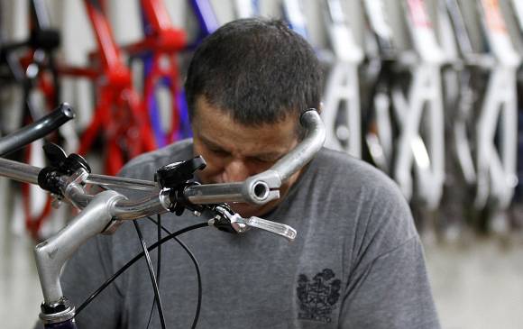 Ramón Hoyos es una empresa local que fabrica y comercializa bicicletas hace medio siglo, con sede en el centro de Medellín.