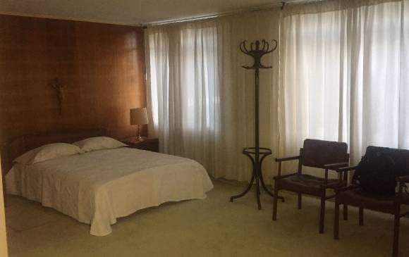 Esta es la habitación en la que durmió Juan Pablo II y descansará Francisco I. FOTO CORTESÍA Esta es la habitación en la que durmió Juan Pablo II y descansará Francisco I. FOTO CORTESÍA