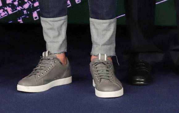 Detalle de las tendencias de los jeans que se ven en la pinta de Zidane: botas sin costuras, con doblez y desflecadas. FOTO AFP Detalle de las tendencias de los jeans que se ven en la pinta de Zidane: botas sin costuras, con doblez y desflecadas. FOTO AFP