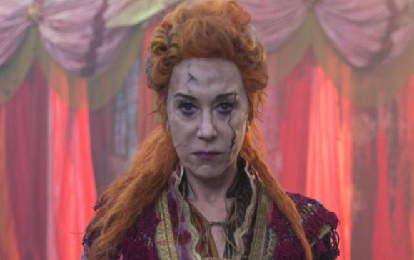 Mother Ginger es el papel de Helen Mirren. Un maquillaje muy particular. FOTO Cortesía Laurie Sparham/Disney Enterprises Mother Ginger es el papel de Helen Mirren. Un maquillaje muy particular. FOTO Cortesía Laurie Sparham/Disney Enterprises