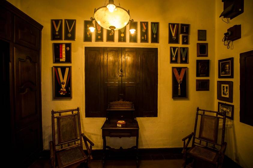 Sala de fumadores, en la que hoy reposan algunos de sus reconocimientos. FOTO: JAIME PÉREZ