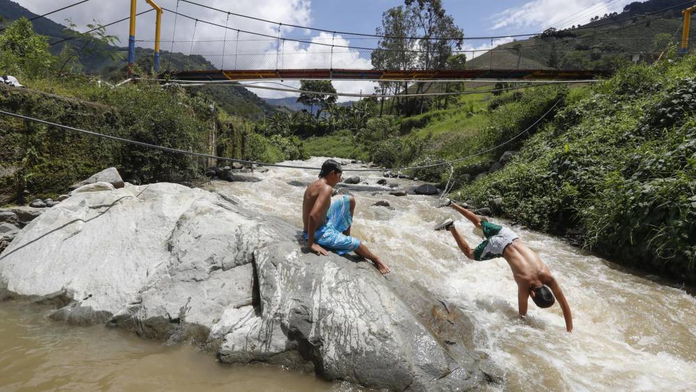 El pasado 18 de mayo se cumplieron tres años de esta tragedia natural. Para la reconstrucción del pueblo, y la reubicación de los afectados, fueron edificadas 300 viviendas, de las cuales la Nación entregó 278 y el sector privado, 30. Así luce ahora el municipio de Salgar, Suroeste antioqueño. FOTO: MANUEL SALDARRIAGA QUINTERO