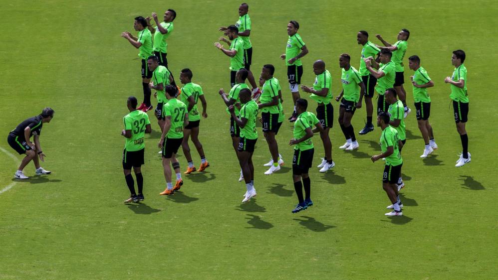 Como es tradición antes de la final, jugadores y aficionados de Nacional armaron la fiesta en el último entrenamiento del equipo. Foto: JAIME PÉREZ MUNEVAR