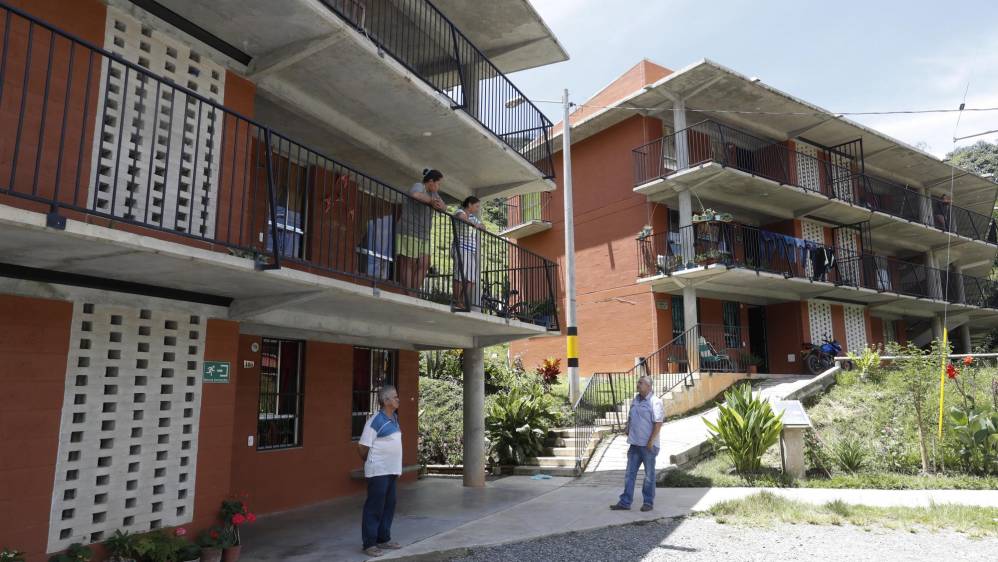 El pasado 18 de mayo se cumplieron tres años de esta tragedia natural. Para la reconstrucción del pueblo, y la reubicación de los afectados, fueron edificadas 300 viviendas, de las cuales la Nación entregó 278 y el sector privado, 30. Así luce ahora el municipio de Salgar, Suroeste antioqueño. FOTO: MANUEL SALDARRIAGA QUINTERO