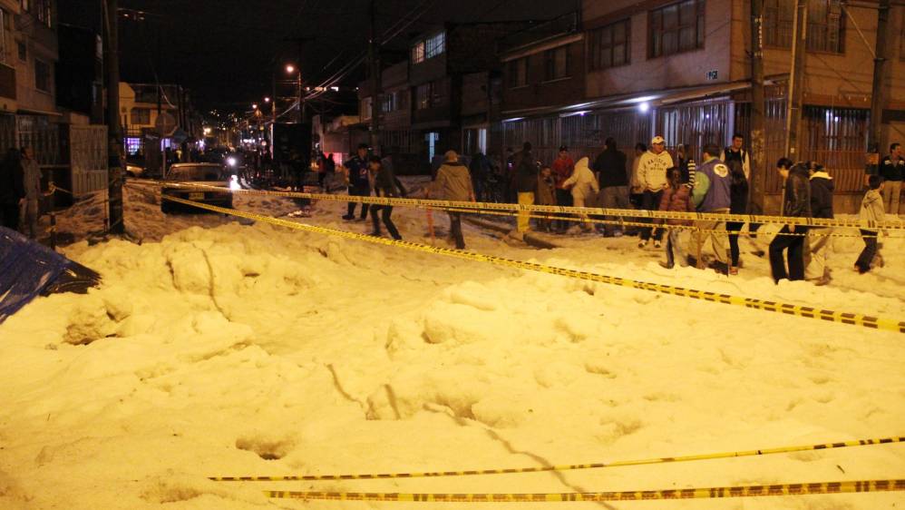 En la tarde del domingo se registró un fuerte aguacero, acompañado de granizo, en gran parte de Bogotá. FOTO COLPRENSA