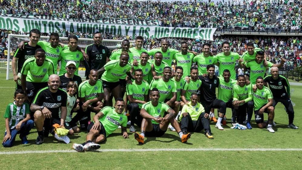 Como es tradición antes de la final, jugadores y aficionados de Nacional armaron la fiesta en el último entrenamiento del equipo. Foto: JAIME PÉREZ MUNEVAR