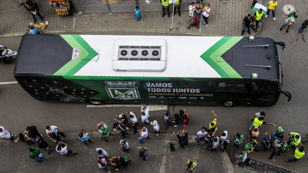 Como es tradición antes de la final, jugadores y aficionados de Nacional armaron la fiesta en el último entrenamiento del equipo. Foto: JAIME PÉREZ MUNEVAR