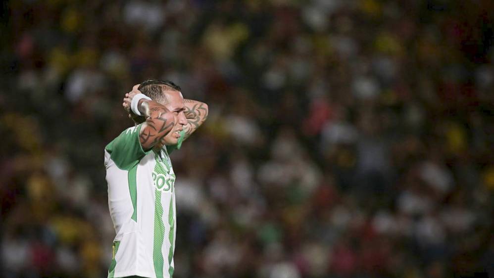 Una genialidad del atacante Dayro Moreno le dio la ventaja al verde este miércoles 1-0 ante el Tolima en la ciudad de Ibagué. Foto: Luisa González, Colprensa