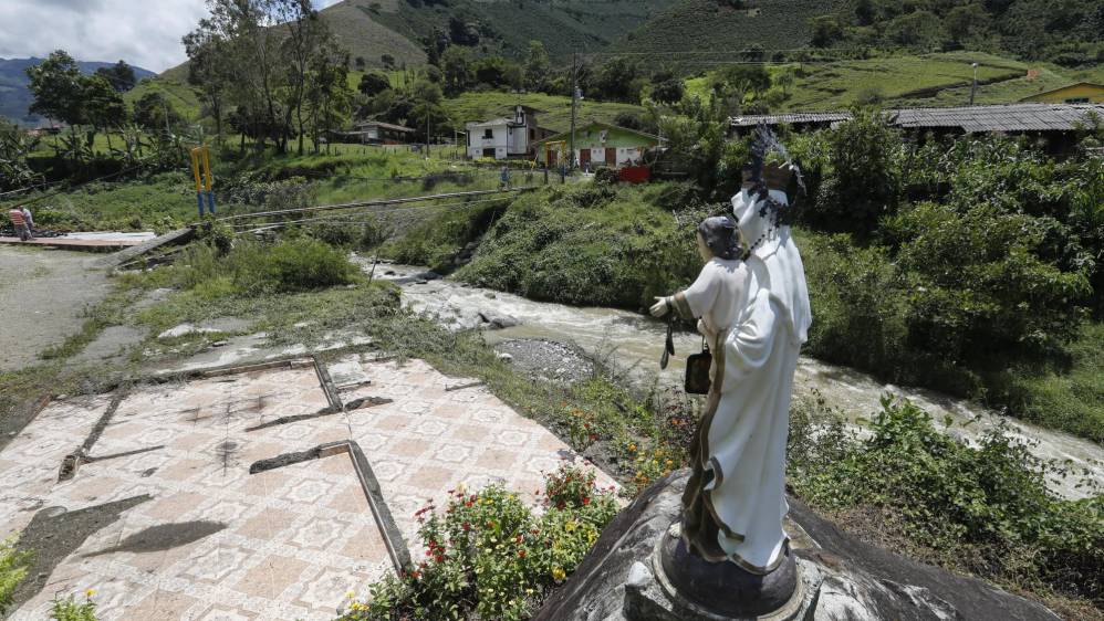El pasado 18 de mayo se cumplieron tres años de esta tragedia natural. Para la reconstrucción del pueblo, y la reubicación de los afectados, fueron edificadas 300 viviendas, de las cuales la Nación entregó 278 y el sector privado, 30. Así luce ahora el municipio de Salgar, Suroeste antioqueño. FOTO: MANUEL SALDARRIAGA QUINTERO