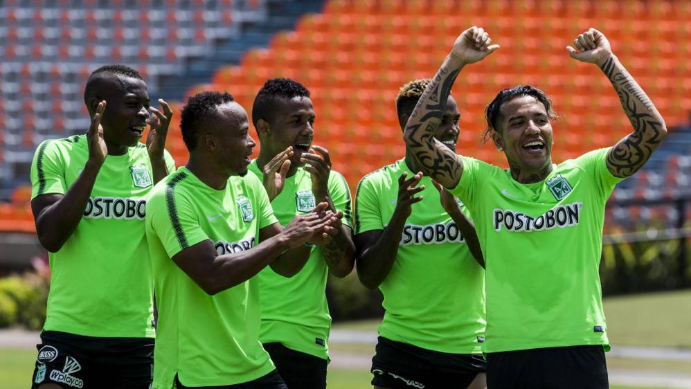 Como es tradición antes de la final, jugadores y aficionados de Nacional armaron la fiesta en el último entrenamiento del equipo. Foto: JAIME PÉREZ MUNEVAR