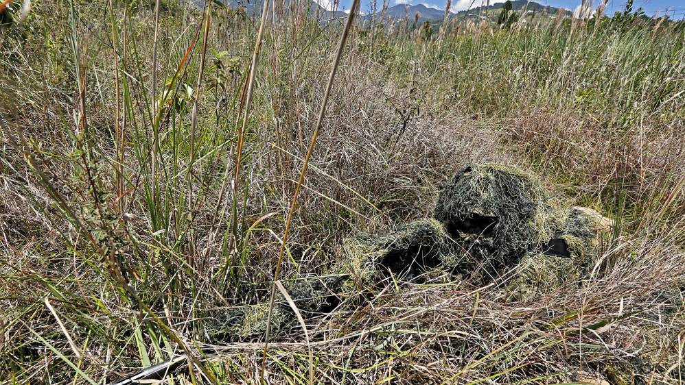 Este ejercicio de camuflaje y aproximación se realizó en un bosque de Altos de Niquía, en el municipio de Bello. Desde el aire, los tiradores son prácticamente invisibles /Henry Agudelo.